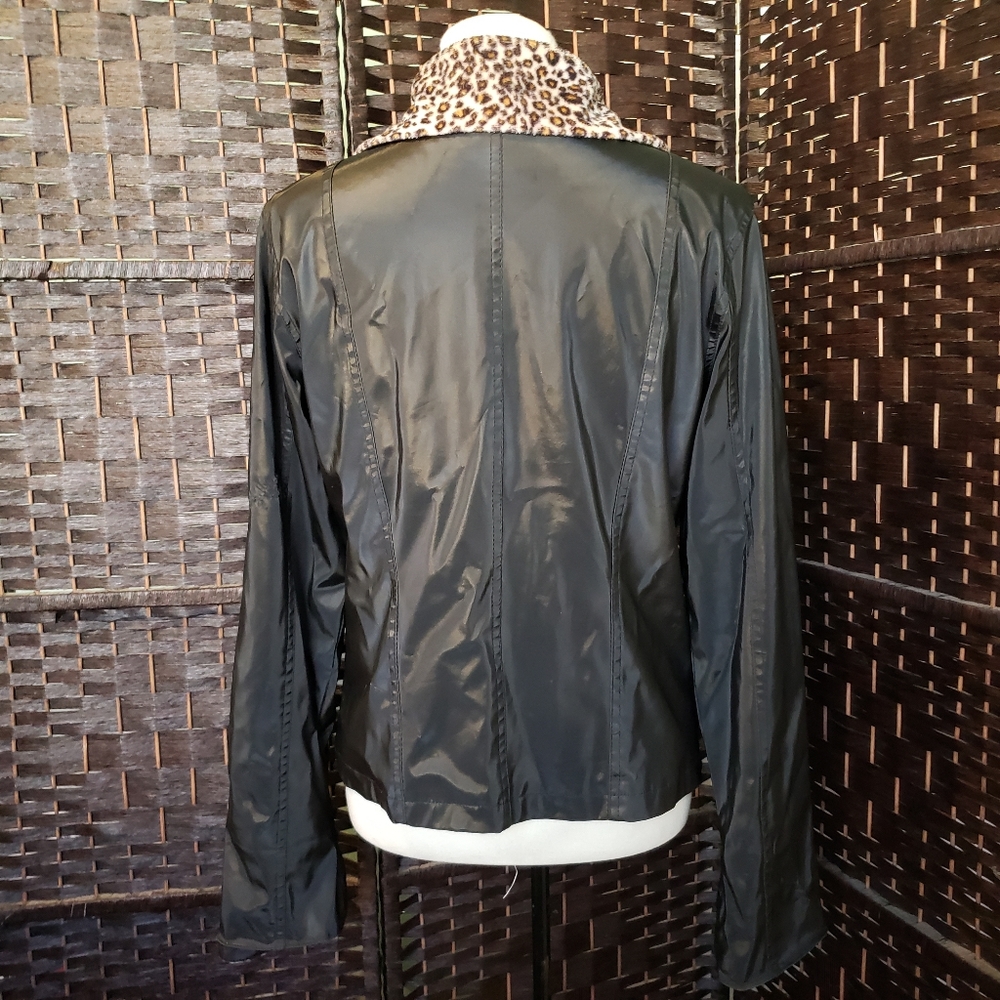 Axara Women's Jacket - Picture 5 of 10